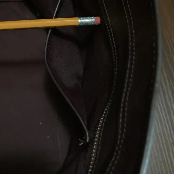 Coach Swagger without crossbody strap and a slight lean - Picture 11 of 14